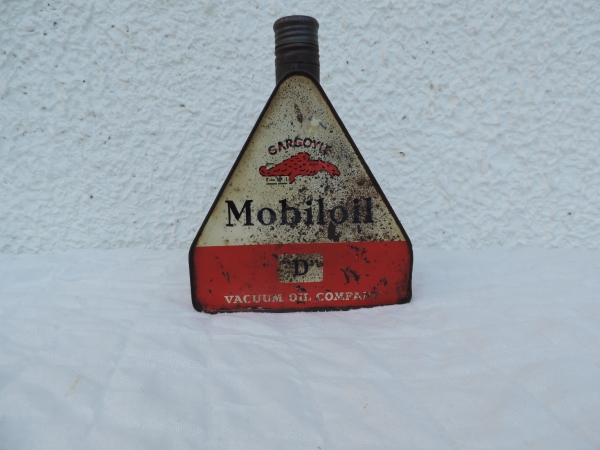 Bidon d'huile triangualire Mobiloil- DSCN6893.JPG