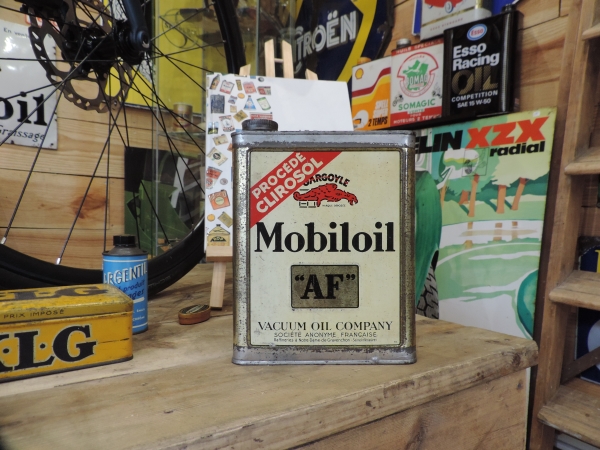 Bidon d'huile mobiloil