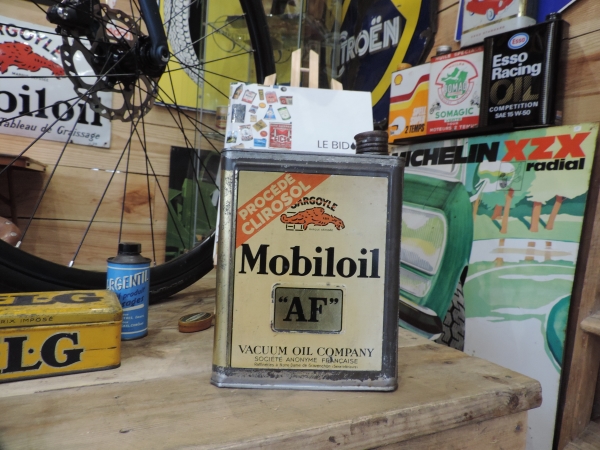 Bidon d'huile Mobiloil