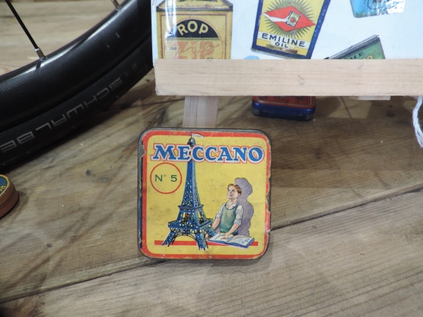 Boîte de jeux Mecano