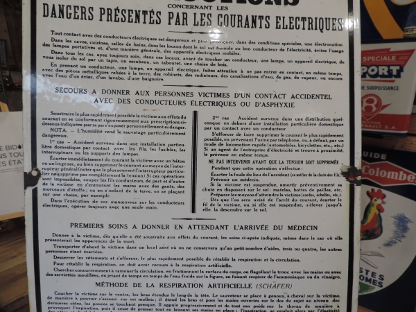 Plaque &eacute;maill&eacute;e pour les courants &eacute;lectriques- efghi06092024-1_81.JPG