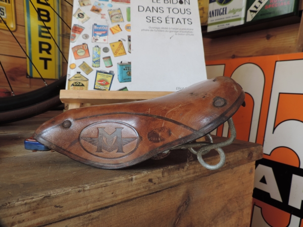 Selle cuire Motoconfort